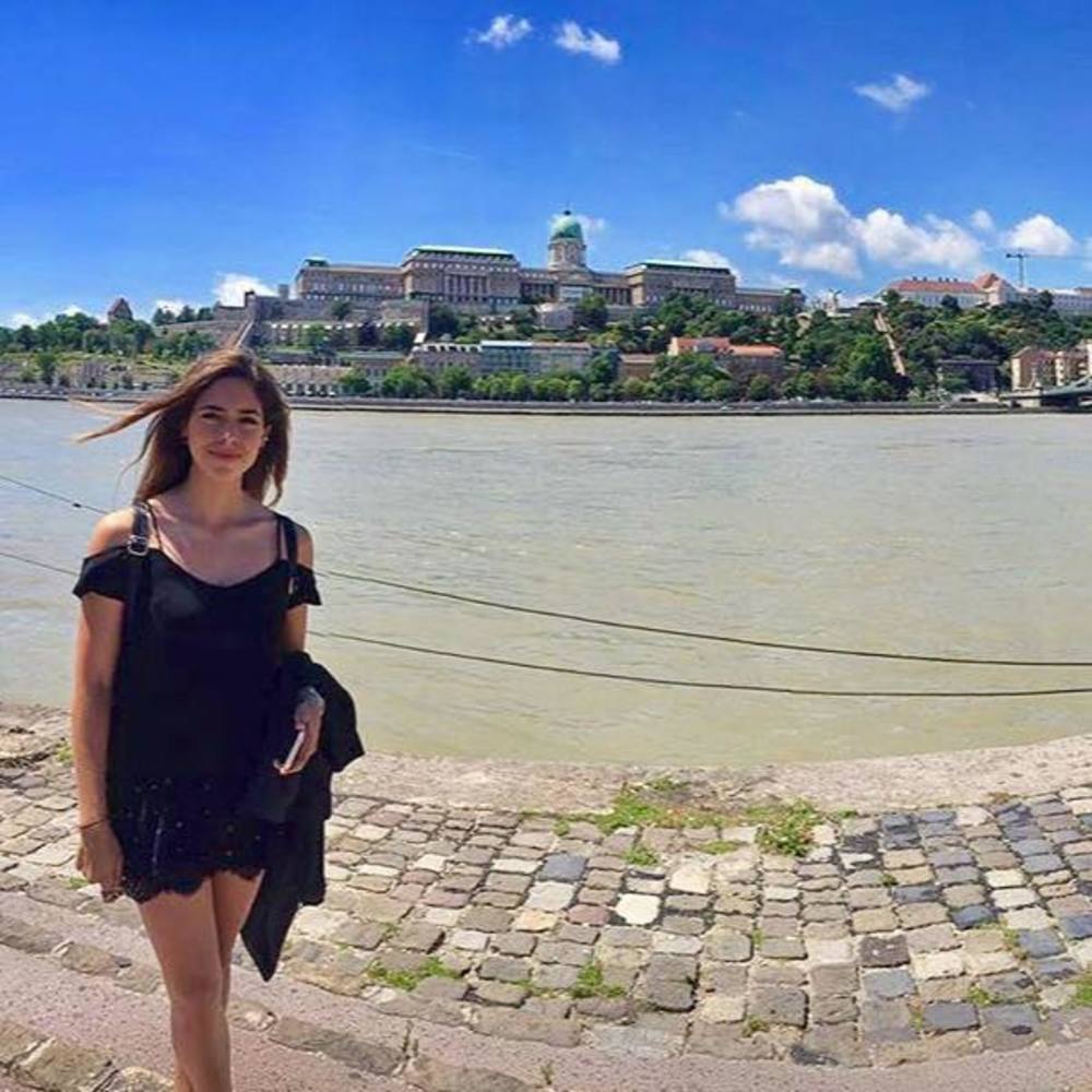 Meet your Posher, Carolina